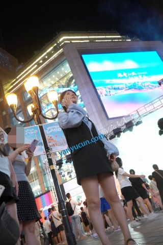 kc1637（空城原创）超短连衣裙少妇逛街，蕾丝边白N包裹肥臀