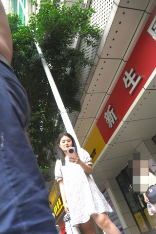 kc1602（空城原创）路边等车的宽松连衣裙小少妇，米白微透N前后C