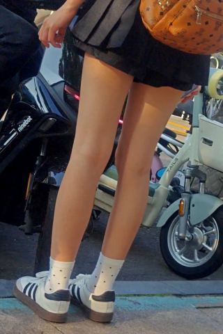 4k街拍肉黑丝合集