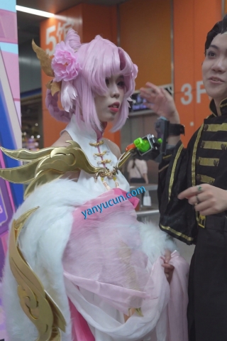 【xxn-364】极品超短露背裙cos小姐姐..窄内带翅膀屁股有点黑