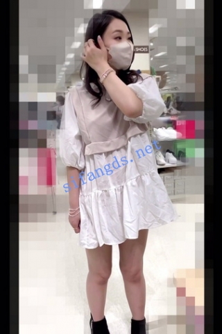 【日产精选】109宽松裙店员没穿内衣大胸透明粉色丁字裤