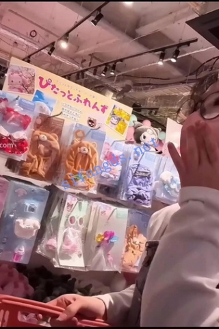 【日产精选】016开闪抄底玩具店店员。第二天又来被发现