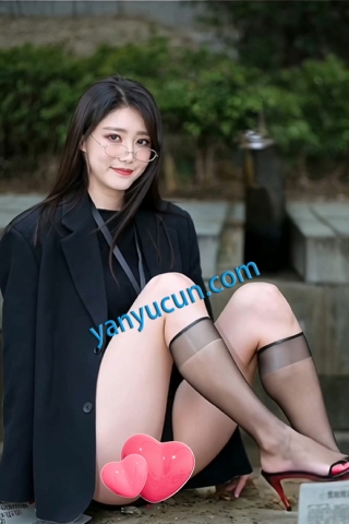 爱嬉闹的知性白皙靓女352aegg