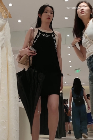 XM182黑色连衣裙美女和闺蜜逛街，灰色内内