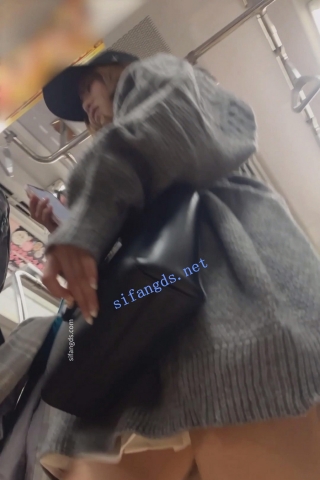 【日产精选】027灰色针织连衣裙翘臀美女被CD粉色丁字