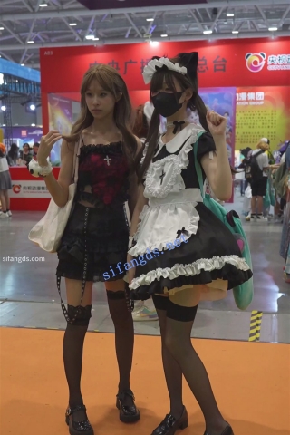 【xxn-311】双马尾萝莉女仆..黑丝吊带袜..粉内正面露黑色