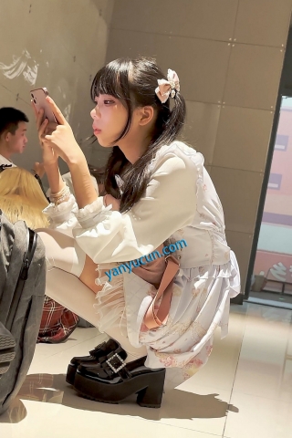 trump1425【KFC】超美的双马尾萝莉逛街·甜妹风白色过膝袜白内前后CD