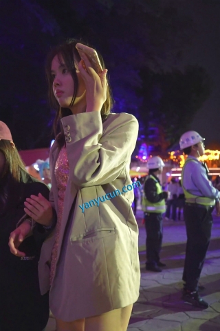  (BC-AA-646)开灯CD长腿包臀裙高跟小姐姐..内裤一半夹进屁股缝