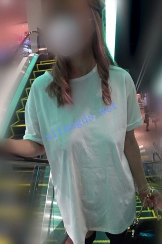 【日产精选】099骚货直接穿T恤出门无内衣配骚丁露毛