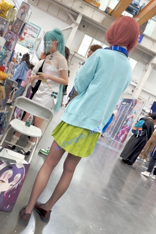 trump1254【KFC】身材超好的萌妹·黑色丝袜骚窄内·这男友晚上爽了